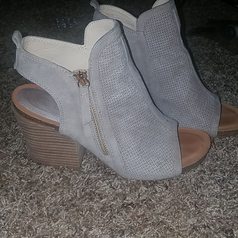 Isola booties